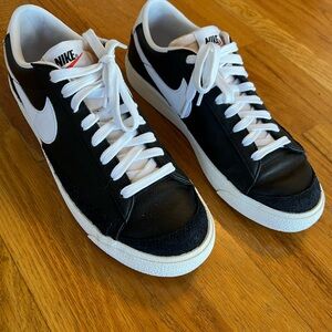 Nike Classic Black and White Low-Tops